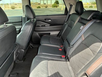 2023 Nissan Pathfinder Platinum