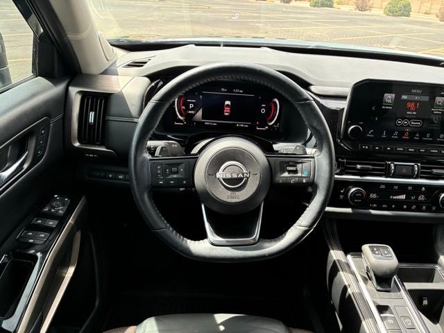 2023 Nissan Pathfinder Platinum