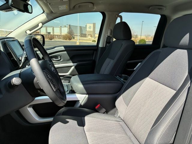 2024 Nissan Titan SV