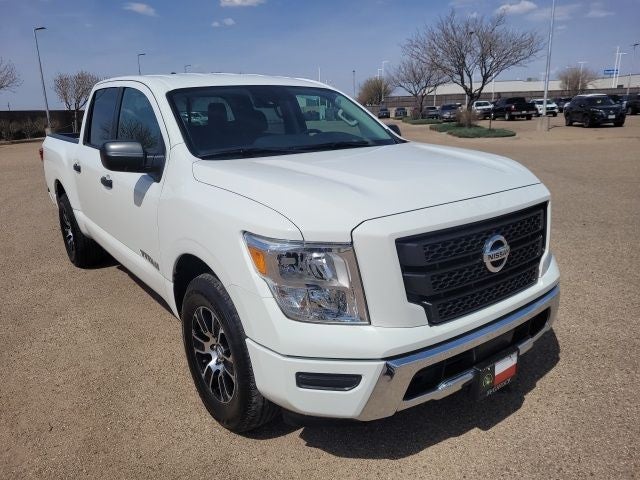 2022 Nissan Titan SV