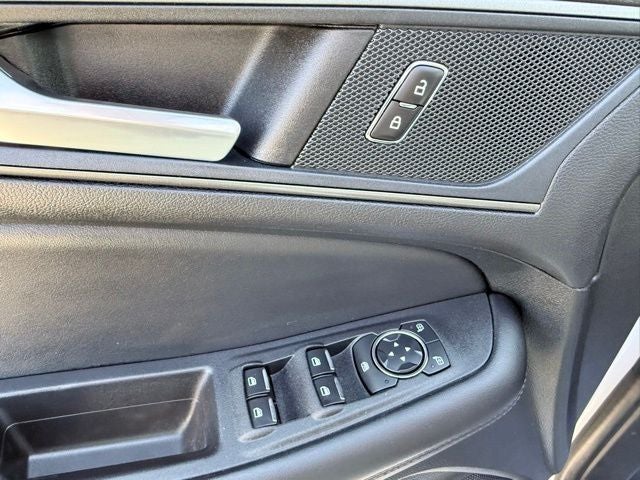 2023 Ford Edge SE