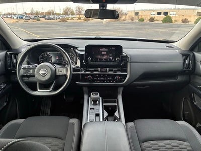 2022 Nissan Pathfinder SV