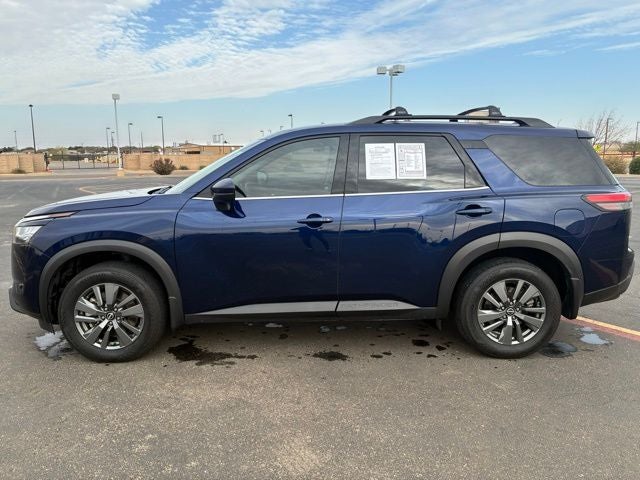 2022 Nissan Pathfinder SV