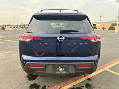 2022 Nissan Pathfinder SV