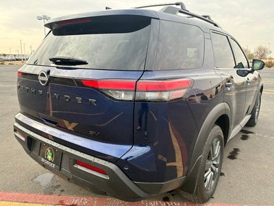 2022 Nissan Pathfinder SV