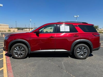2024 Nissan Pathfinder SV