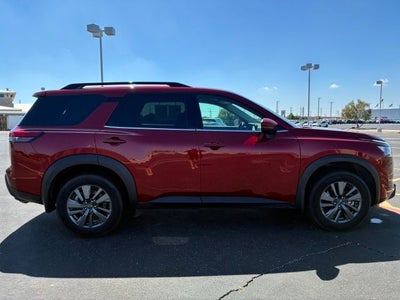 2024 Nissan Pathfinder SV