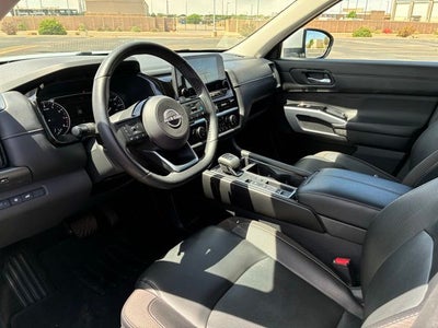 2023 Nissan Pathfinder SL