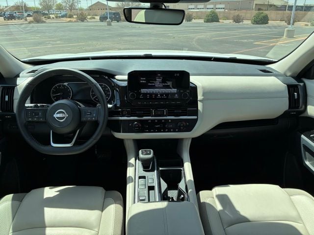 2025 Nissan Pathfinder SL