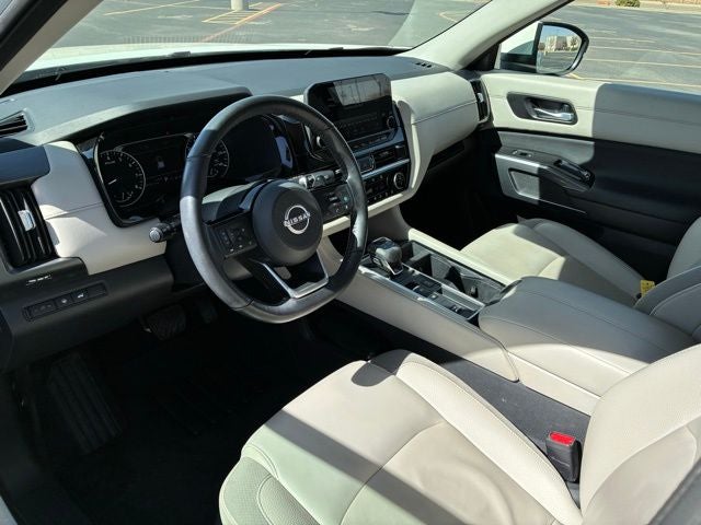 2023 Nissan Pathfinder SL