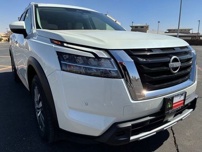 2023 Nissan Pathfinder SL