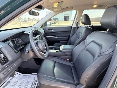 2024 Nissan Pathfinder SL