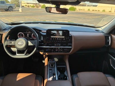 2025 Nissan Pathfinder Platinum