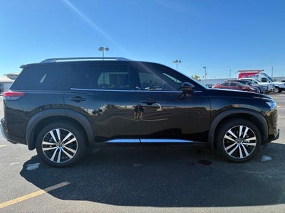 2025 Nissan Pathfinder Platinum