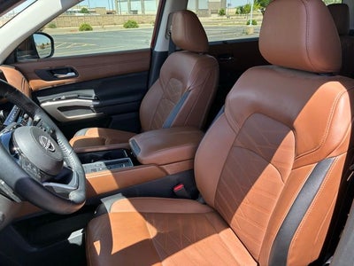 2023 Nissan Pathfinder Platinum