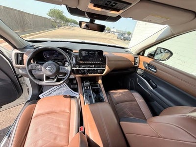 2024 Nissan Pathfinder Platinum