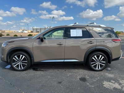 2024 Nissan Pathfinder Platinum