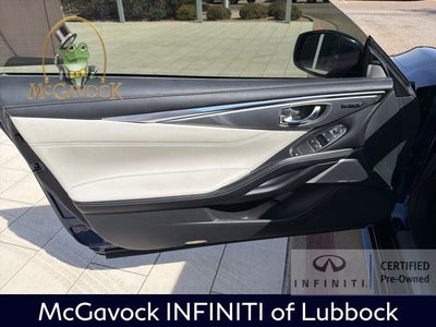 2022 INFINITI Q60 LUXE