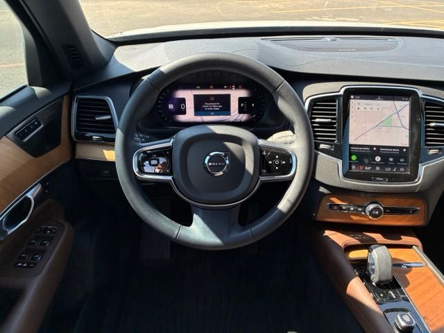 2024 Volvo XC90 B5 Plus